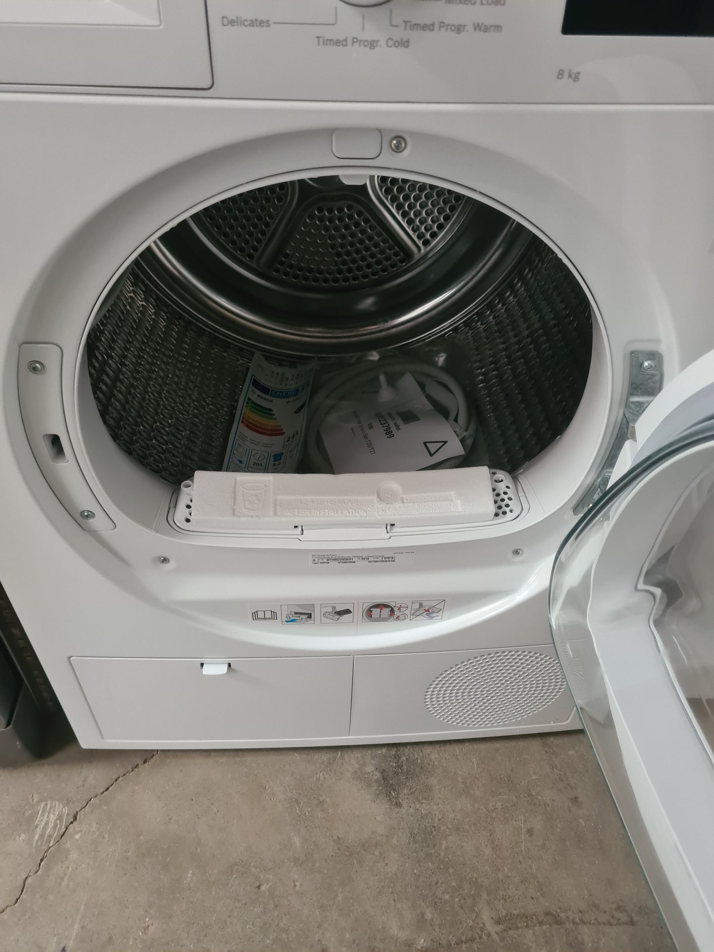BOSCH Series 4 WTH85225GB 8 kg Heat Pump Tumble Dryer - White