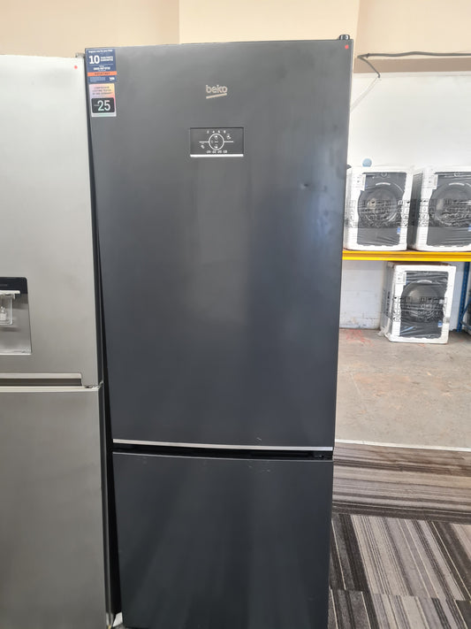 BEKO Pro HarvestFresh AeroFlow CNG5785VA 60/40 Fridge Freezer - Anthracite