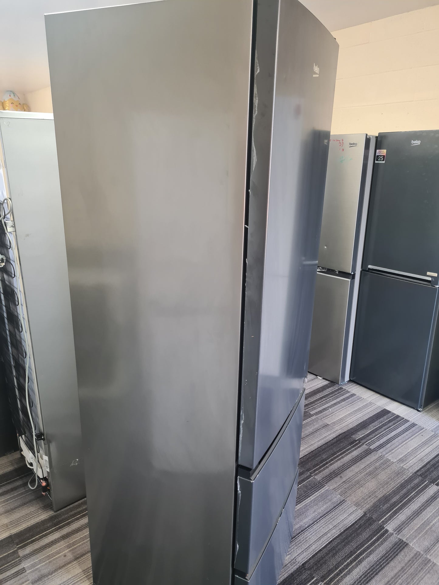 Beko HarvestFresh™ GNE4603VPZ 204cm High 60/40 Fridge Freezer - Anthracite - E Rated