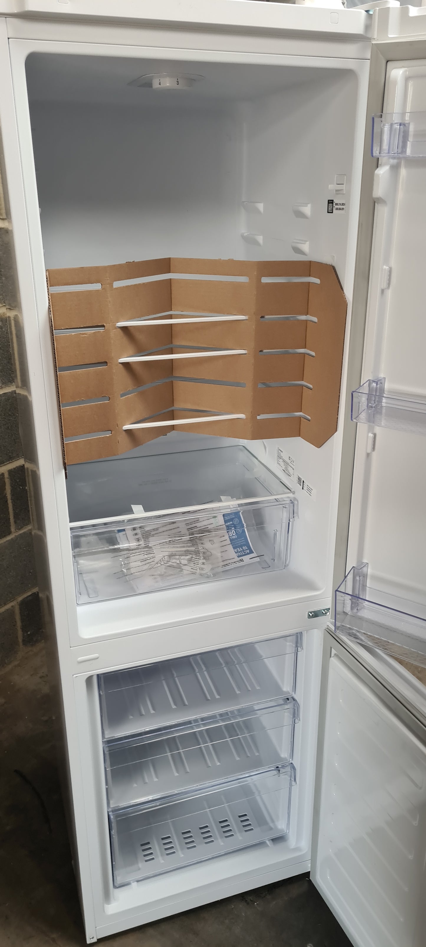 Indesit IKNS 1261 W4UK 171cm 60/40 Fridge Freezer - Whit