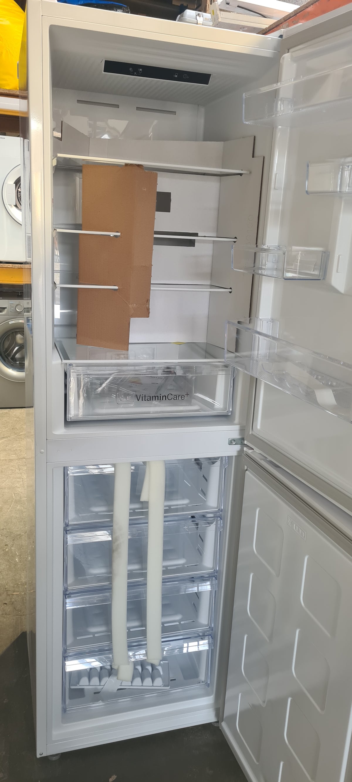 Blomberg VitaminCare+ KND24692V 59.7cm 50/50 Total No Frost Combi Fridge Freezer - White