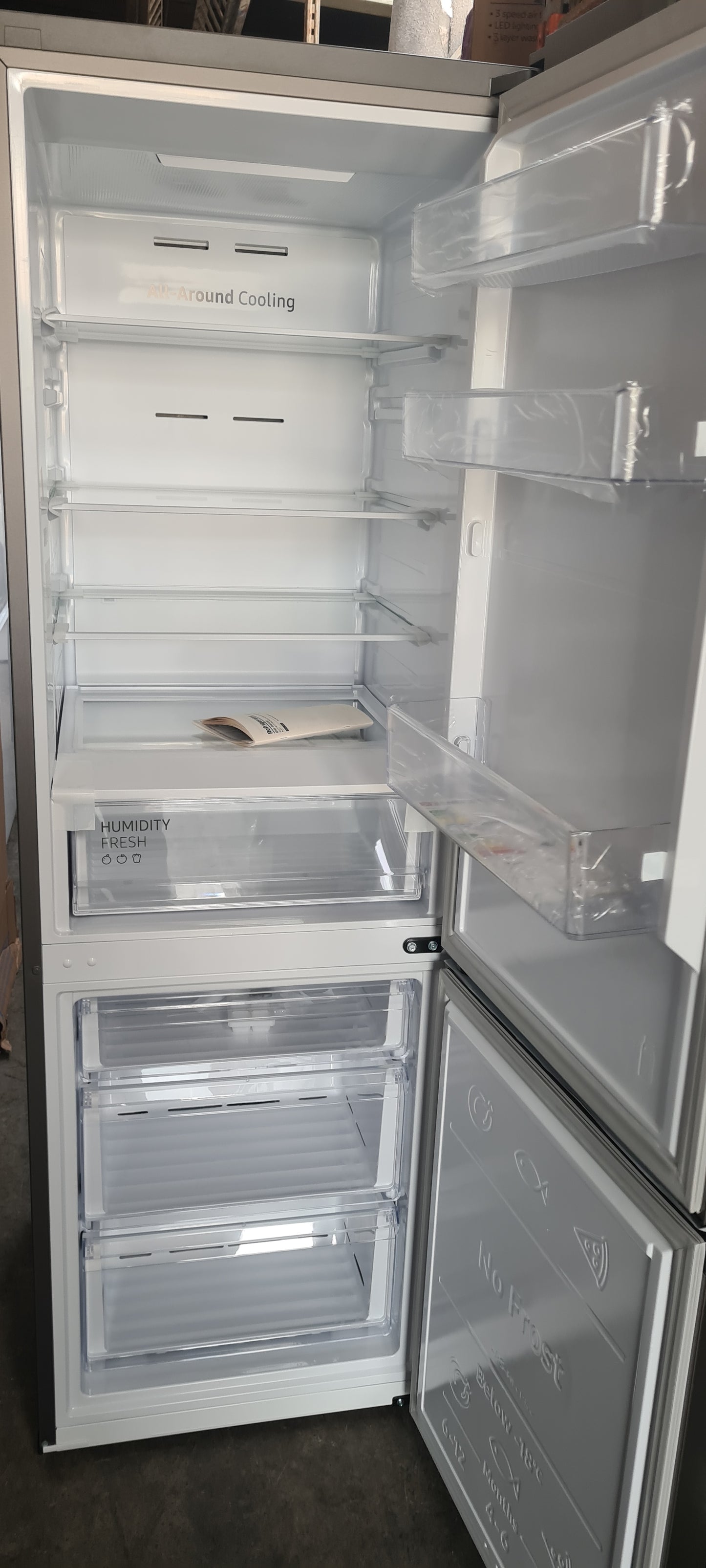 SAMSUNG Series 4 SpaceMax RB34C600ESA/EU Smart 70/30 Fridge Freezer - Silver