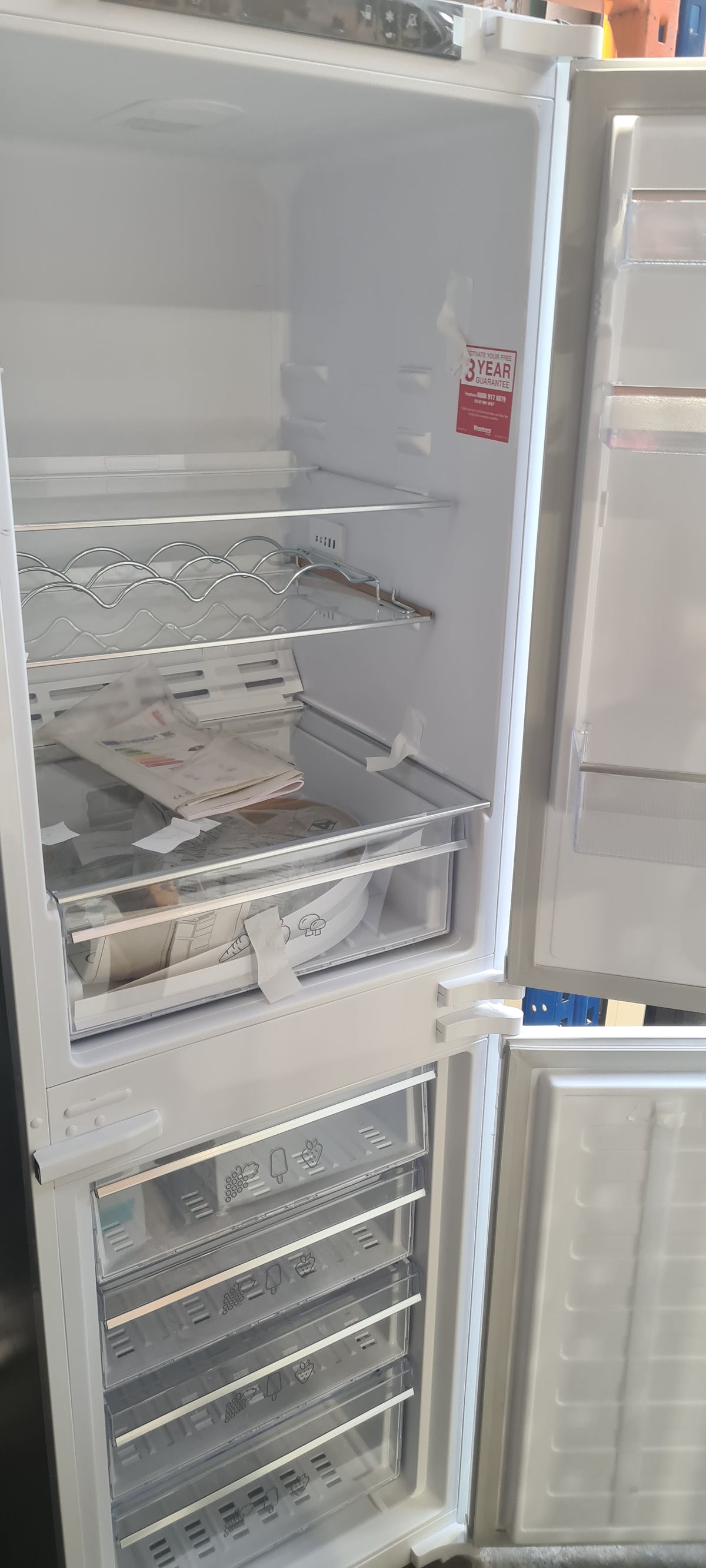 Blomberg KNE4564EVI VitaminCare+ 54cm 50/50 Integrated Frost Free Fridge Freezer