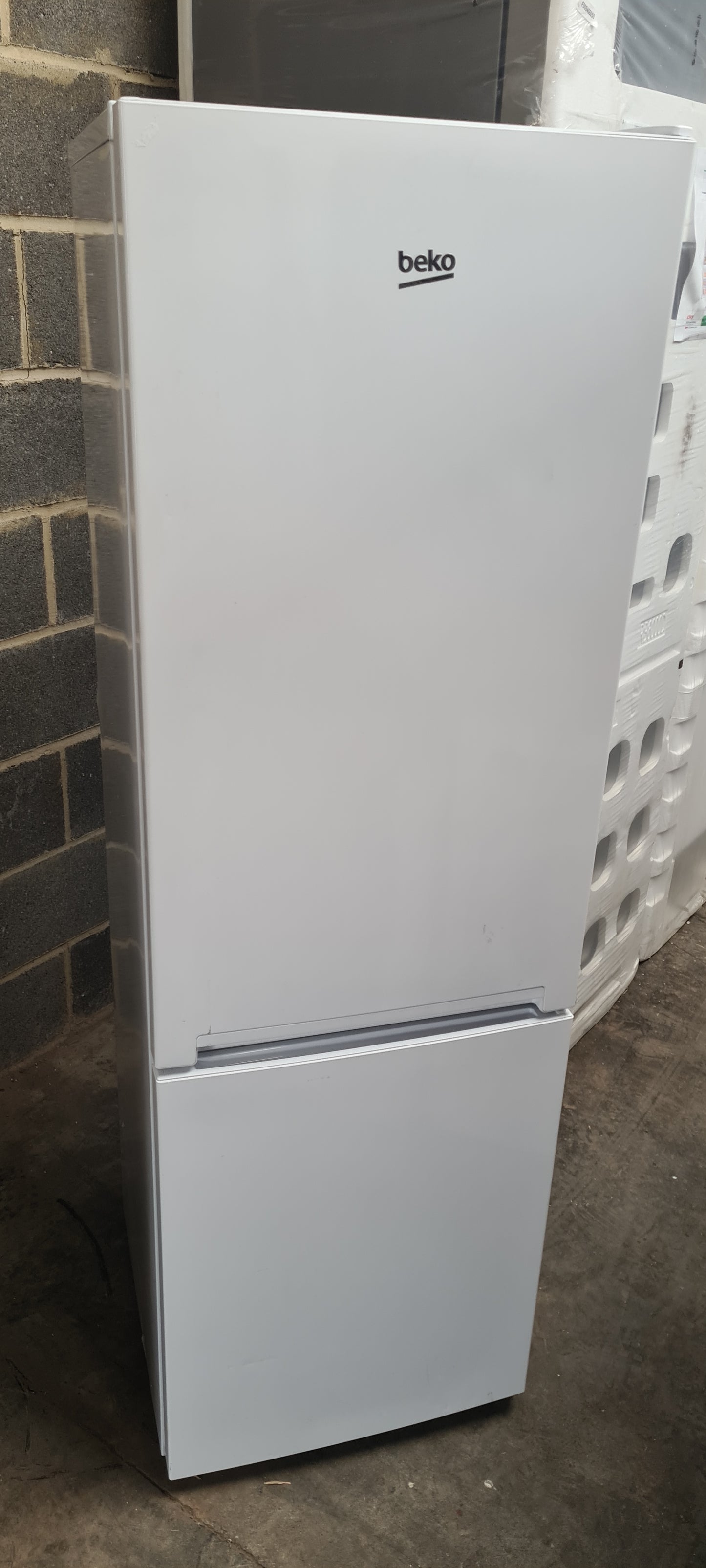 Indesit IKNS 1261 W4UK 171cm 60/40 Fridge Freezer - Whit