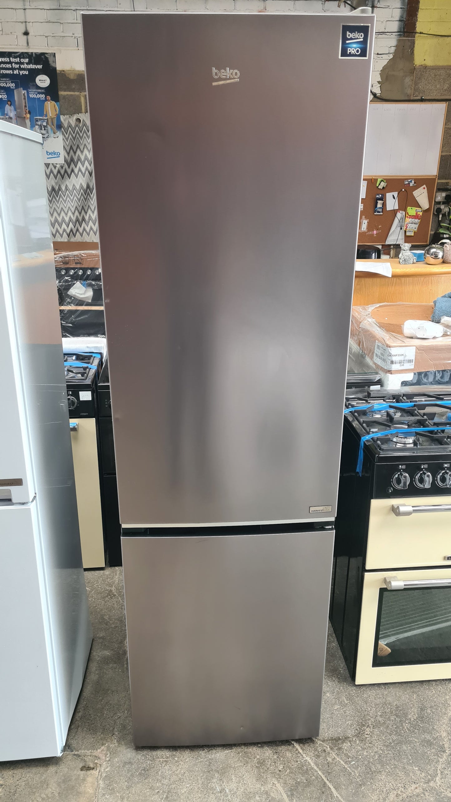 Beko HarvestFresh™ CNG8603VPX 204cm 60/40 Fridge Freezer - Stainless Steel  EX display