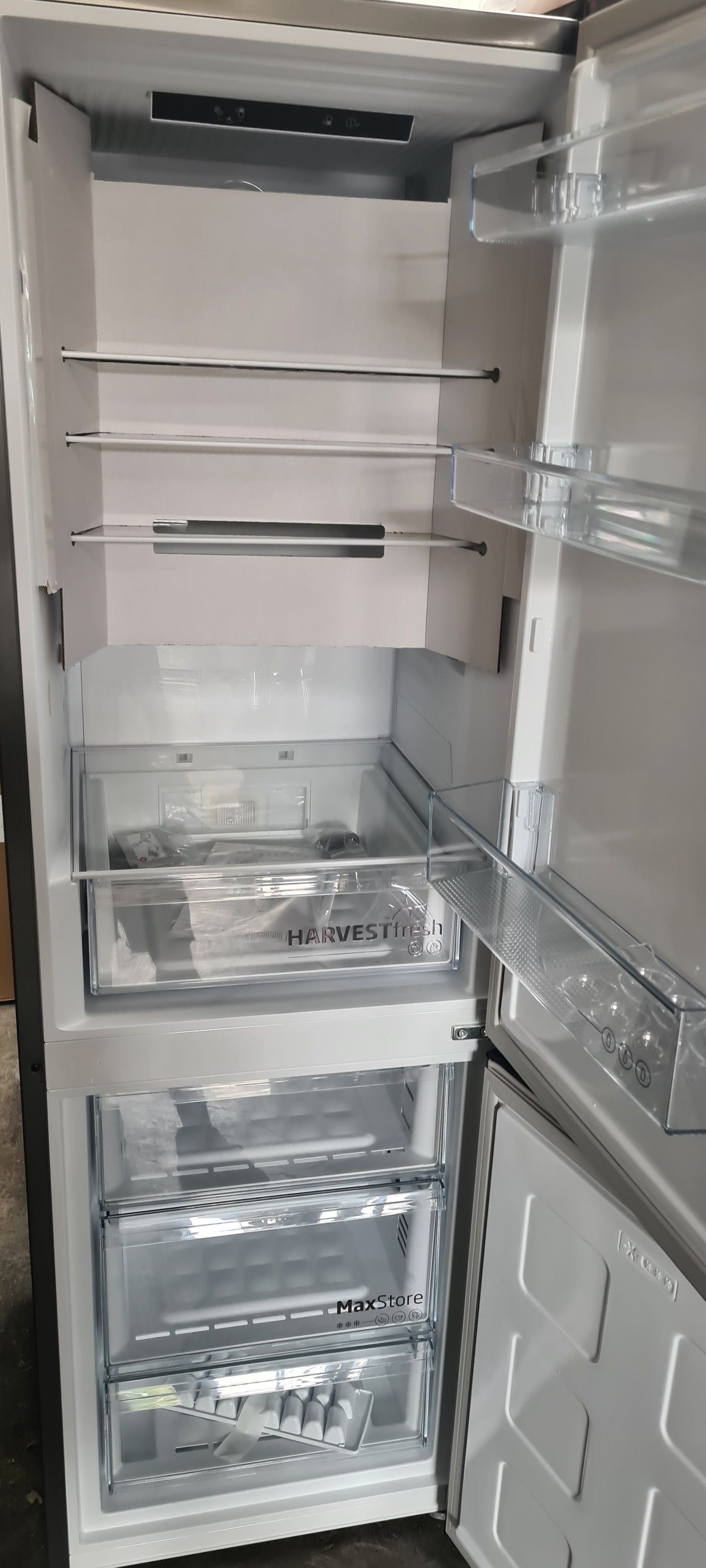 Beko HarvestFresh™ CNG5686VG 186cm 60/40 No Frost Fridge Freezer - Graphite