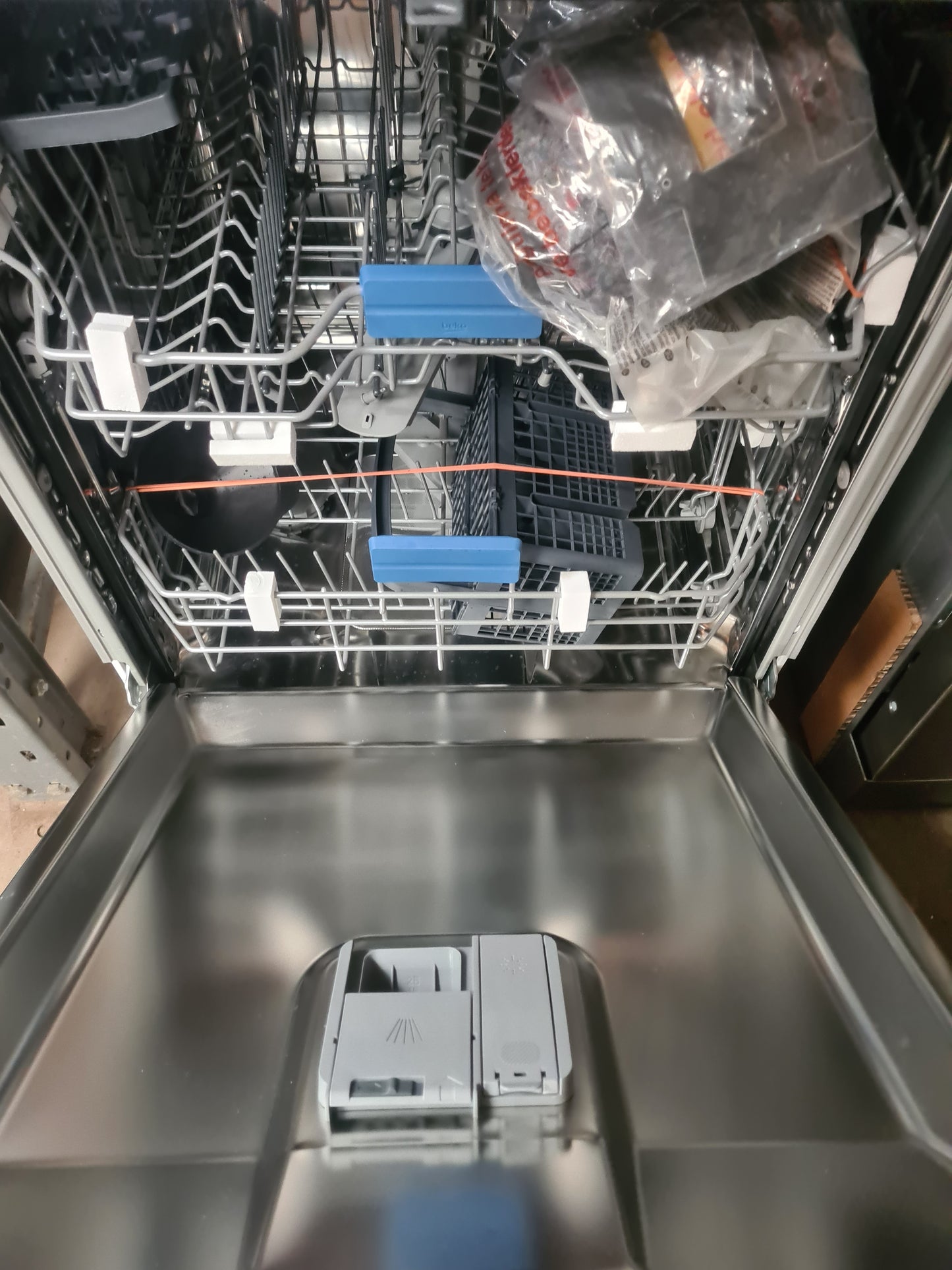 BEKO Pro HygieneIntense BDIN38440 Full-size Fully Integrated Dishwasher
