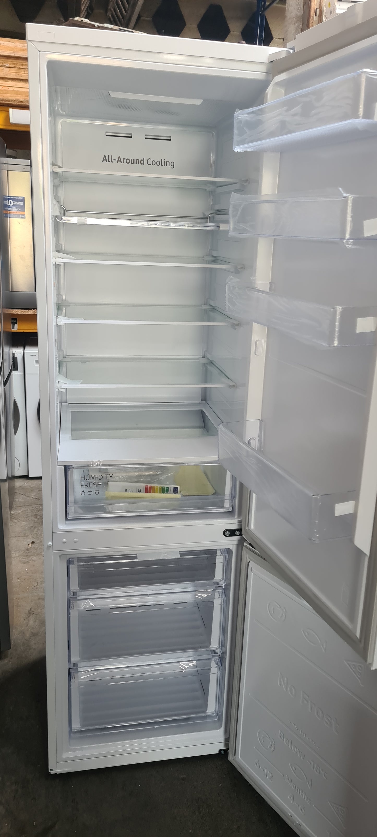 Samsung Series 5 RB38C602EWW 203cm 70/30 Total No Frost Fridge Freezer - White