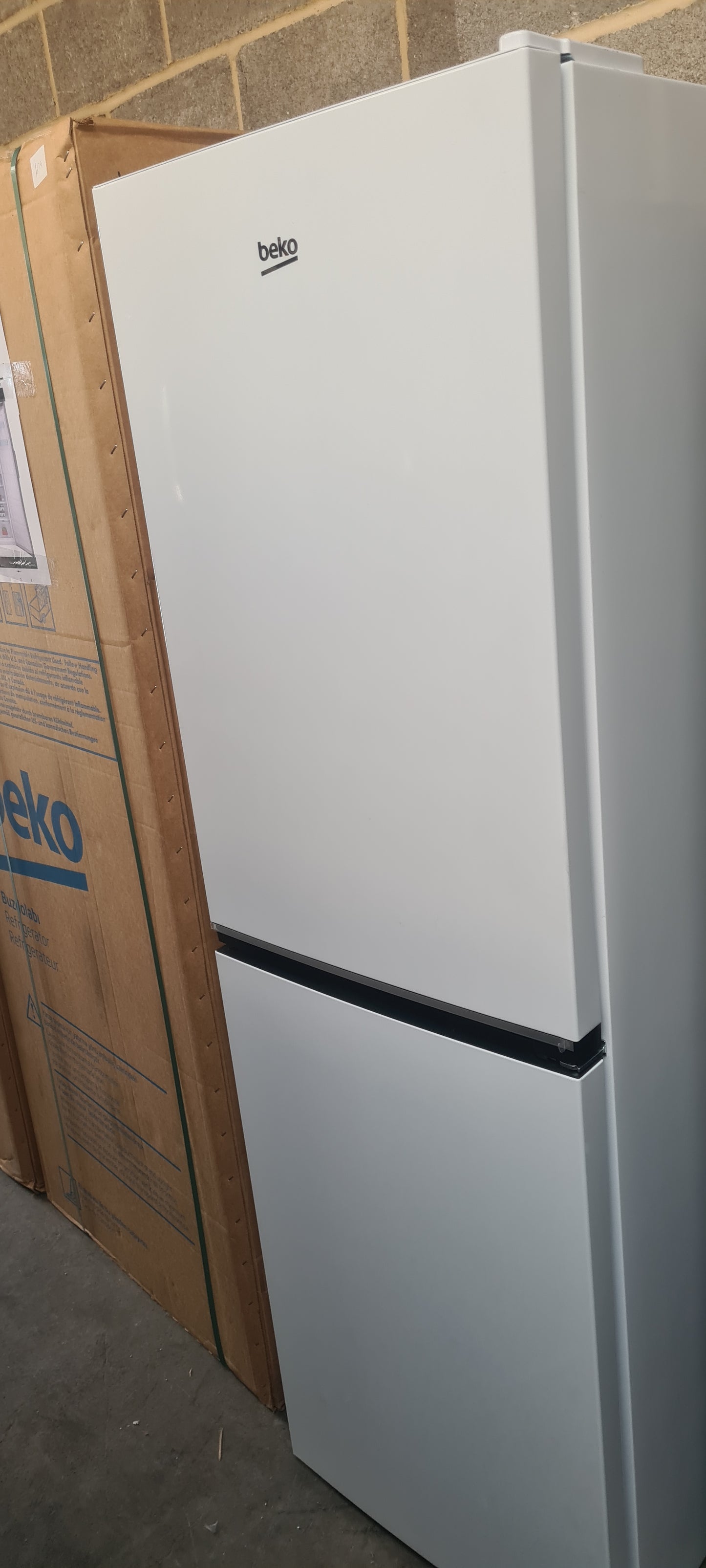Beko AeroFlow™ NoFrost CNG4692W 192cm 50/50 Frost Free Fridge Freezer - White - E Rated