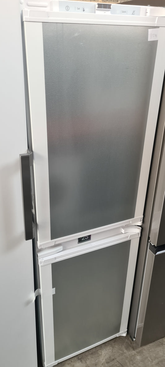 Beko HarvestFresh™ BCFD4V50 178cm 50/50 Integrated Frost Free Fridge Freezer with Sliding Door Hinge - White