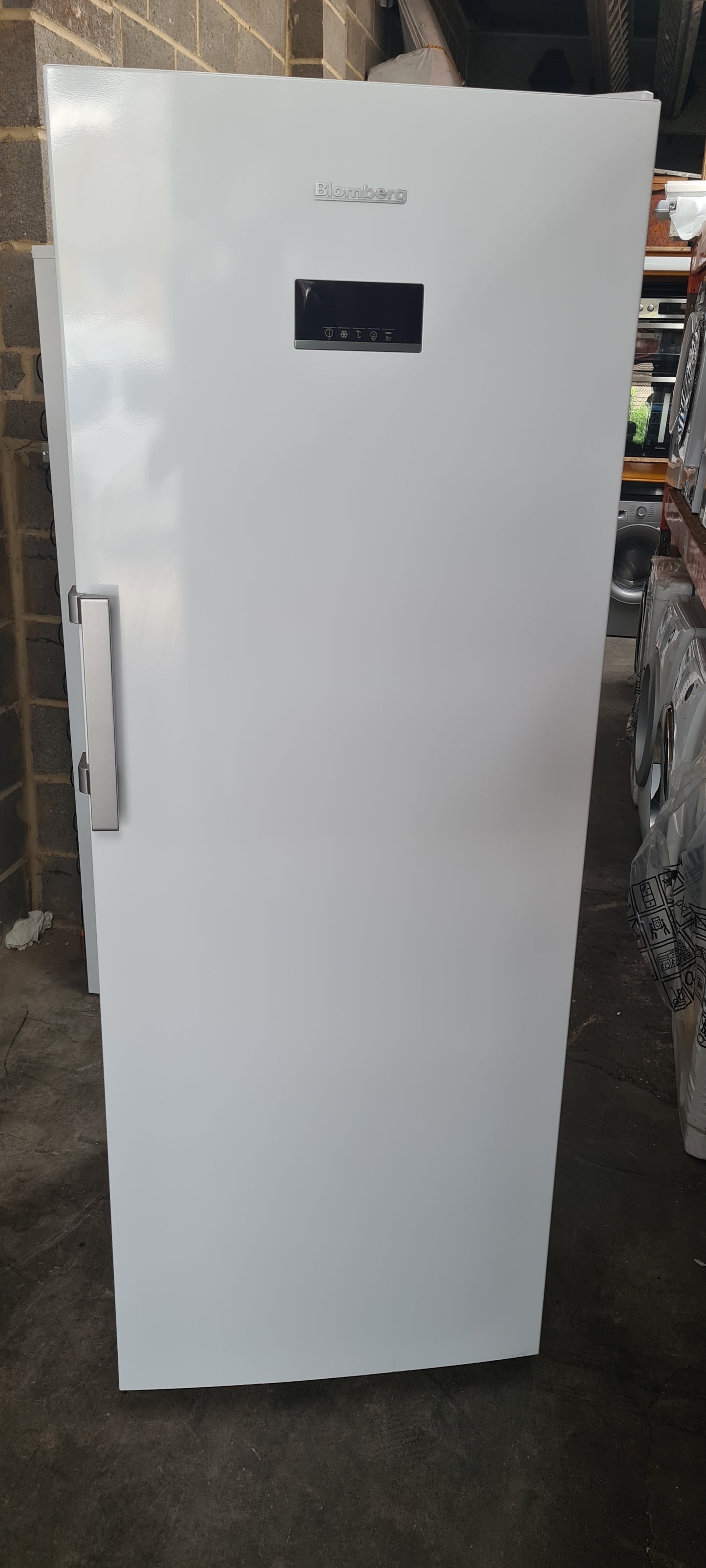 Blomberg FND479P 70cm Frost Free Tall Freezer - White